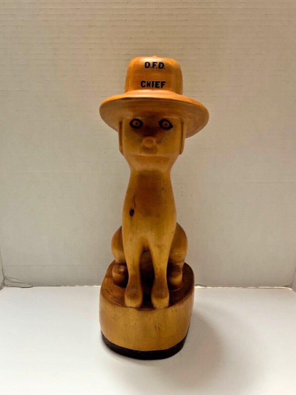 VINTAGE DALLAS FIRE CHIEF CARVED DOG STATUE 14.5” H